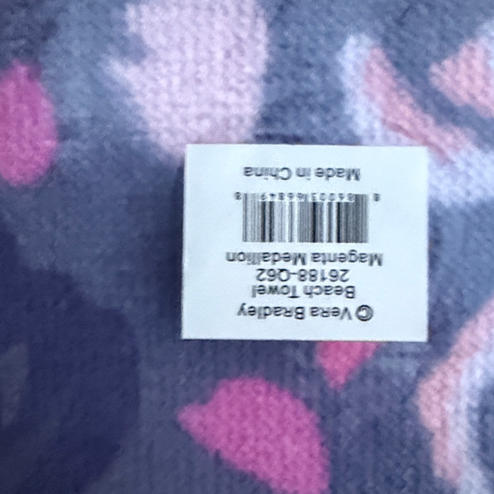 Vera Bradley Gray and Pink BEACH TOWEL MAGENTA MEDALLIONS pattern NEW - Picture 3 of 4